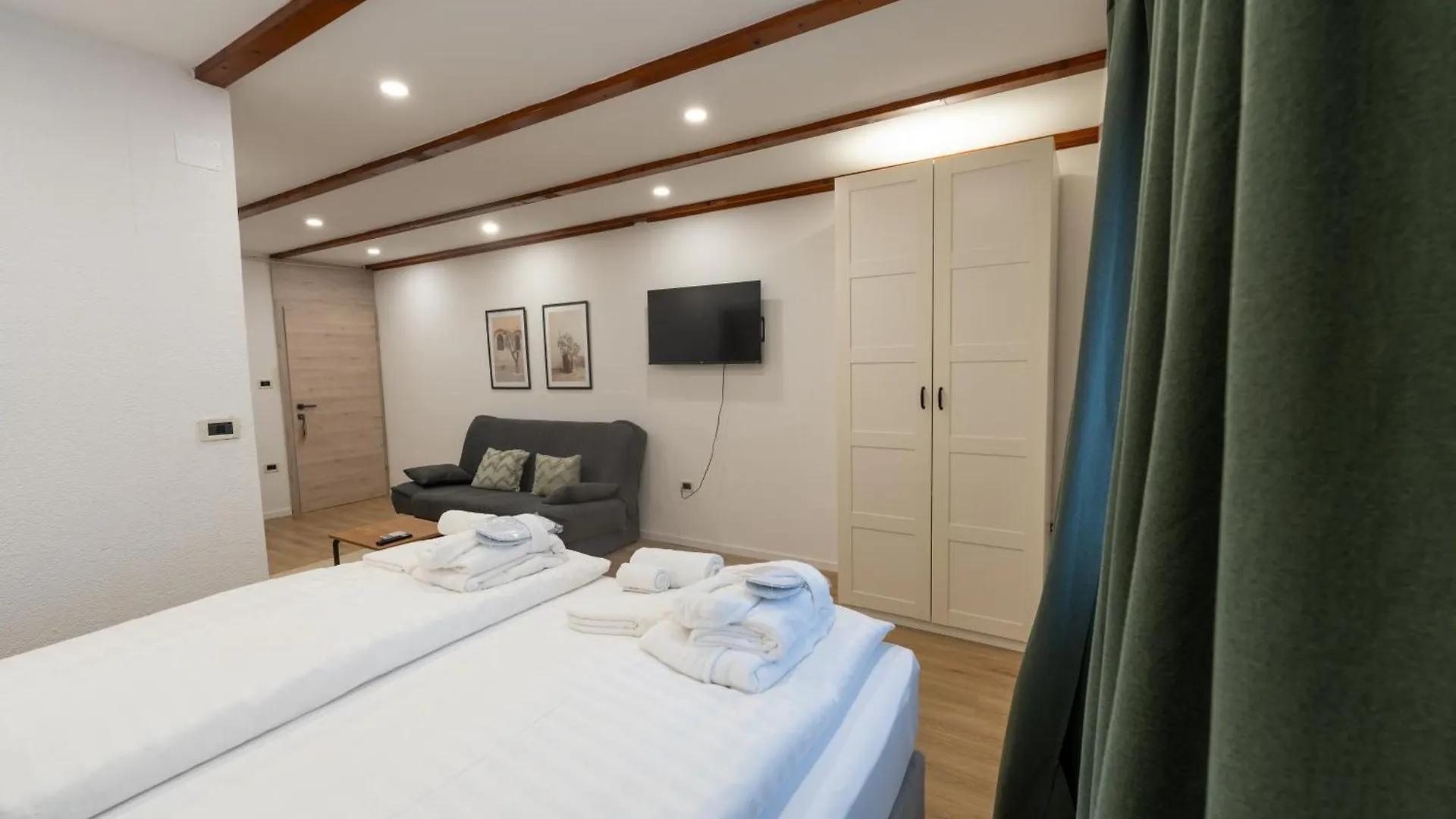 Hotel Maslina Seget  Nocleg ze śniadaniem