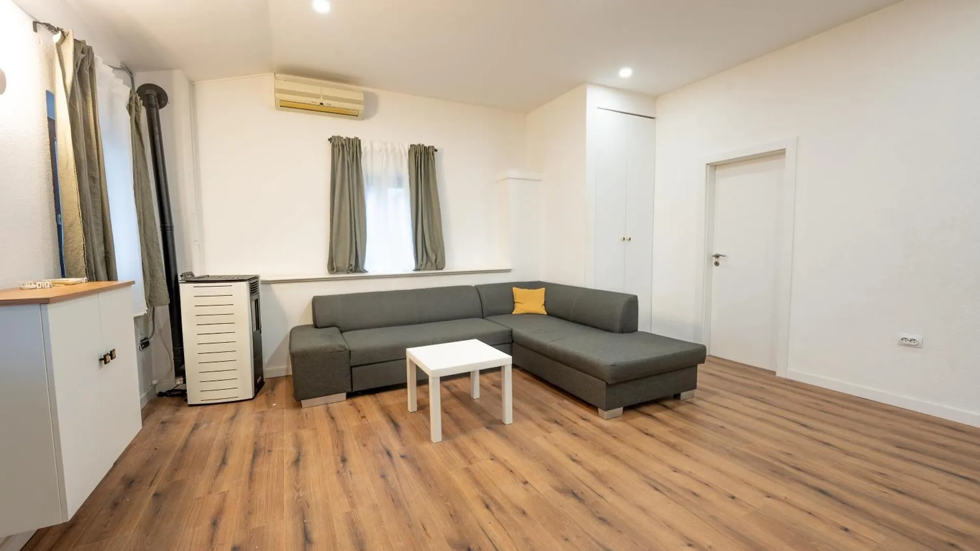 Hotel Maslina Seget  0*, Seget (Umag)